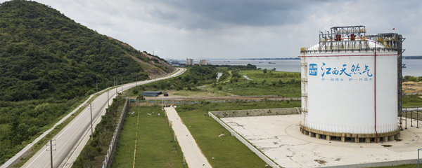 2.鄱阳湖LNG公司一期储罐_副本.jpg 2.鄱阳湖LNG公司一期储罐_副本.jpg