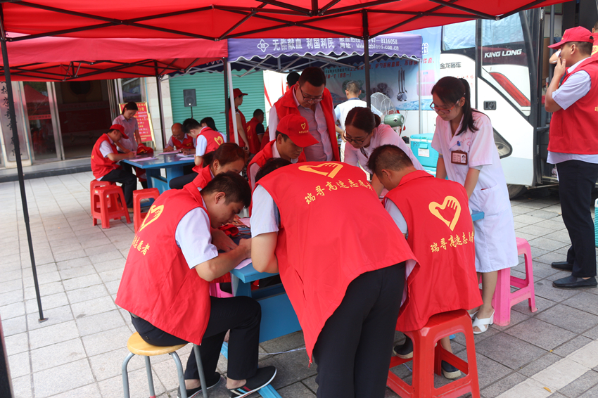 认真填表_副本.jpg 认真填表_副本.jpg