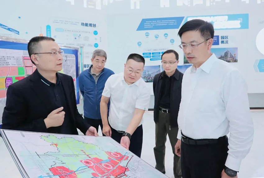 任珠峰在赣江新区调研-3.jpg 任珠峰在赣江新区调研-3.jpg