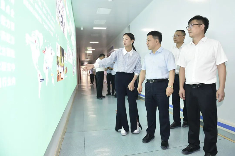 省长叶建春在赣江新区调研-1.jpg 省长叶建春在赣江新区调研-1.jpg