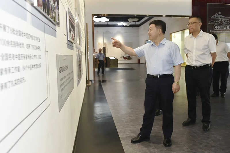 省长叶建春在赣江新区调研-2.jpg 省长叶建春在赣江新区调研-2.jpg